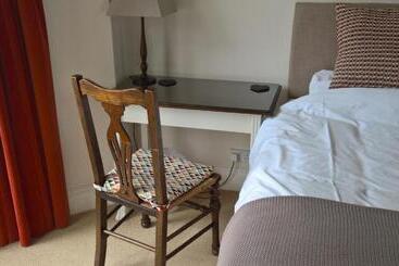 ベッドアンドブレックファースト The Hive At 52