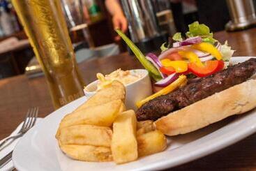 فندق Tuckers Inn