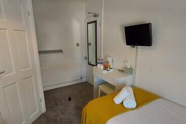 تختخواب و صبحانه Squirrel Lodge