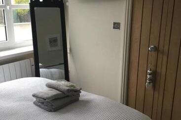 Downsfield Bed And Breakfast