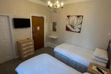 Отель Haddon Hall