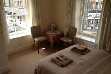 Hampton Hotel & Restaurant