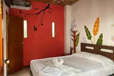 تختخواب و صبحانه Karukera