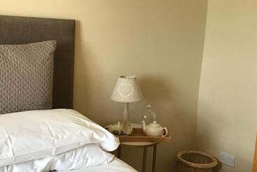 تختخواب و صبحانه Norbin Farm