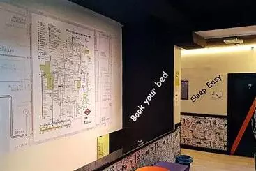 هتل Hostels Meetingpoint