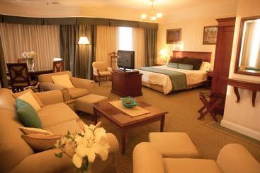 Epic Hotel Villa Mercedes