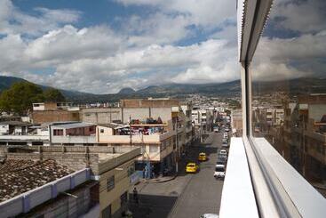 בית מלון כפרי Hostal Fevilamir