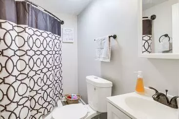 Mökkimajoitus Gladstone Retreat W/ Gas Grill + Fire Pit