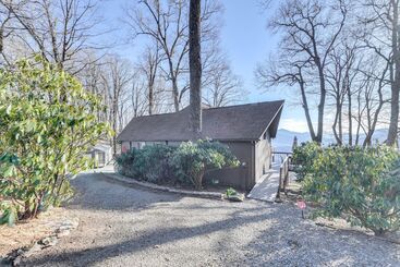 بيت ريفى Pet Friendly Waynesville Cabin W/ Mountain Views!