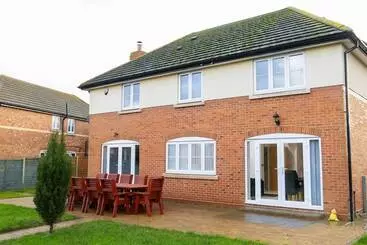 Residenssi 4 Luxurious Executive Villa