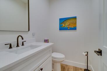 بيت ريفى Waterfront Flippin Retreat W/ White River Access!