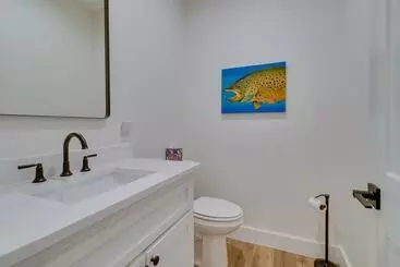 コテージ Waterfront Flippin Retreat W/ White River Access!