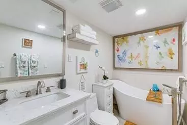 Mökkimajoitus Gulf Breeze Home W/ Deck: Walk To Public Boat Ramp