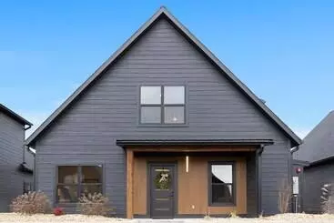 Mökkimajoitus Rocky Shores Retreat   Indoor Pool Open