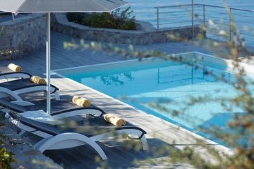 Eleia Seafront Suites & Villas