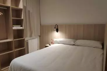 هتل Hostal Bestprice Barcelona Stadium