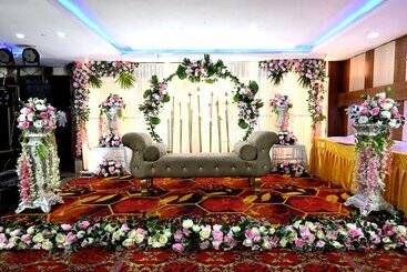 Отель Golden Sky