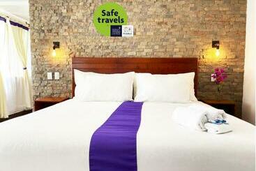 فندق & Suites Cerro Roj0