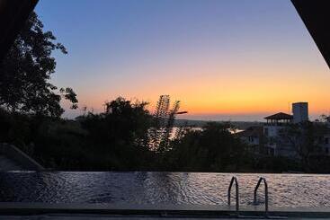 Sundown Lake Hotel & Spa