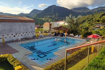 ホテル Hospedaje En Jardín Con Picsina