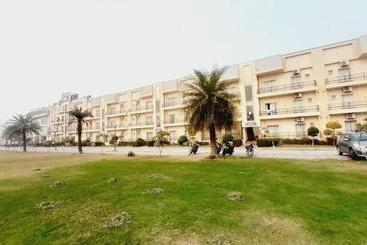 فندق Amber Suites &