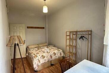 住宿加早餐  Cosy Room With Balcony