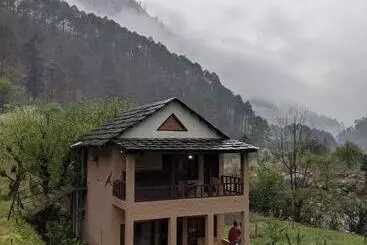 Resort Thehraav By The River Mudhouse Odyssey