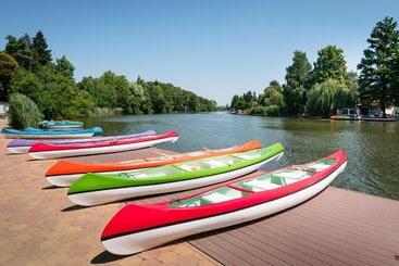 公寓式酒店  Aranyszarvas Panzió, étterem és Grillterasz