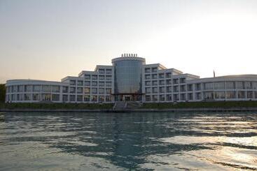 Agsaray Deluxe Hotel & Spa