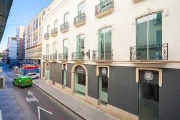 پانسیون Pensión Ayuntamiento