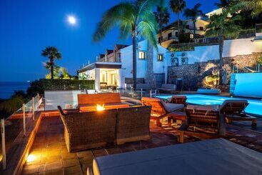 Turistihuoneistot Villa Zagara Garden Spectacular Sea View In Taormina