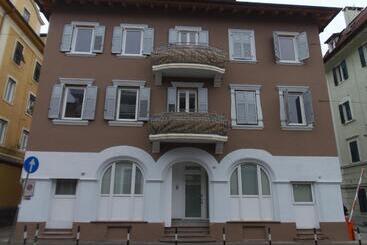 تختخواب و صبحانه Apartaments Claudia Augusta