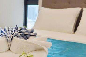 Aparthotel Just Chillin Pool & Seaview Suites