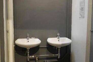 Route Five Hostel Dorm Kuala Selangor