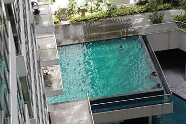 Starsbed Klcc Skyview Roof Pool Hostel