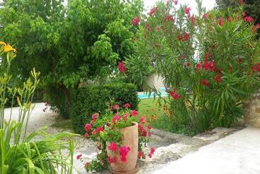 مبيت وإفطار La Mordorée