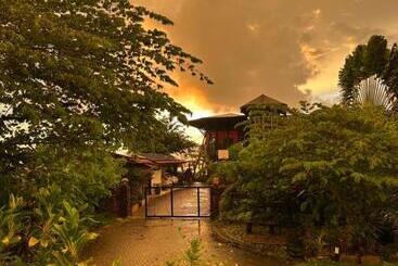 Sinurambi Bed & Breakfast   Mills Residence