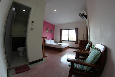 בית מלון כפרי My Place @ Surat