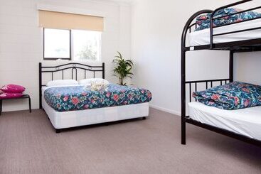 Сельский дом Bayplay Beach Accommodation   2 Locations