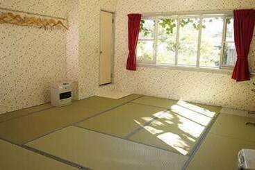 בית מלון כפרי Lady Diana & St. Georges