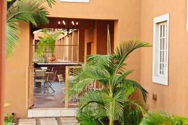 פנסיון Batter Boys Guest House