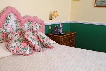 Reddans Of Bettystown Luxury Bed & Breakfast, Restaurant And Bar