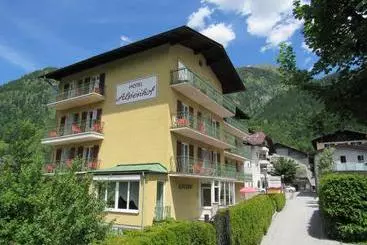 ホテル Alpenhof