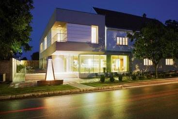 호텔 & Konditorei May