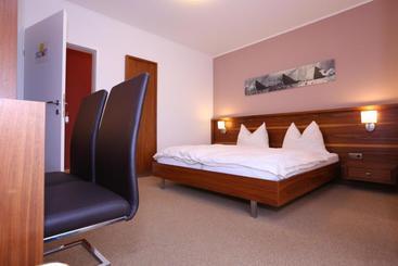 Отель & Konditorei May