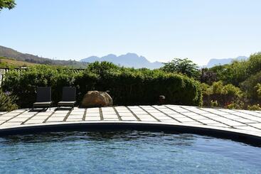 酒店 The Jordan Suites