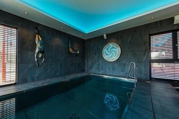 Barok Hotel And Apartments