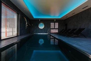 Barok Hotel And Apartments