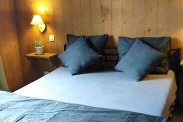 تختخواب و صبحانه La Petite Suisse