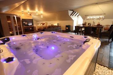 דירות לתיירים Thermes Oppidum